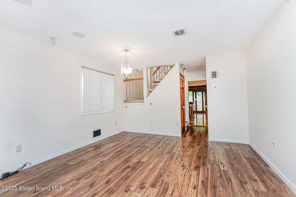 Staten Island, NY 10306,92 Boyce AVE