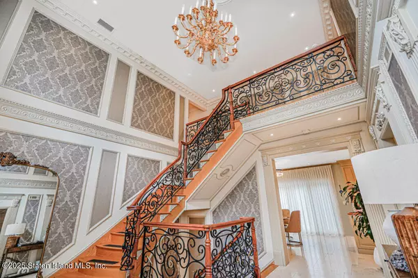 Staten Island, NY 10304,76 Douglas RD