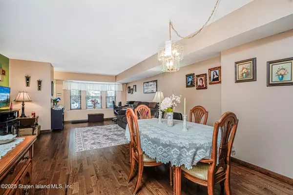 Staten Island, NY 10308,298 Tanglewood DR