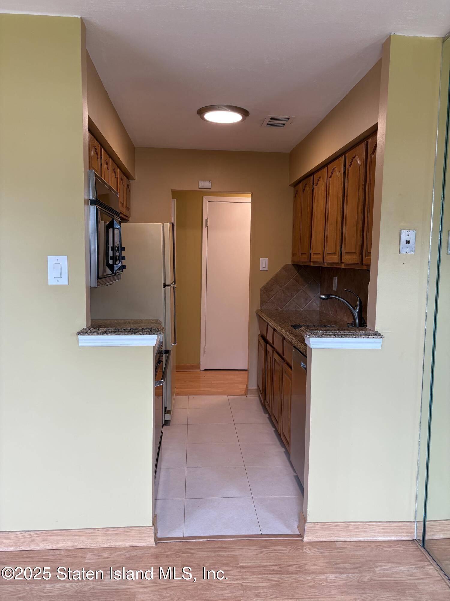 Staten Island, NY 10308,30 Fenway CIR #2-1