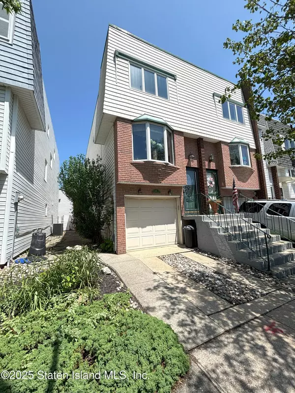 Staten Island, NY 10312,15 Mimosa LN
