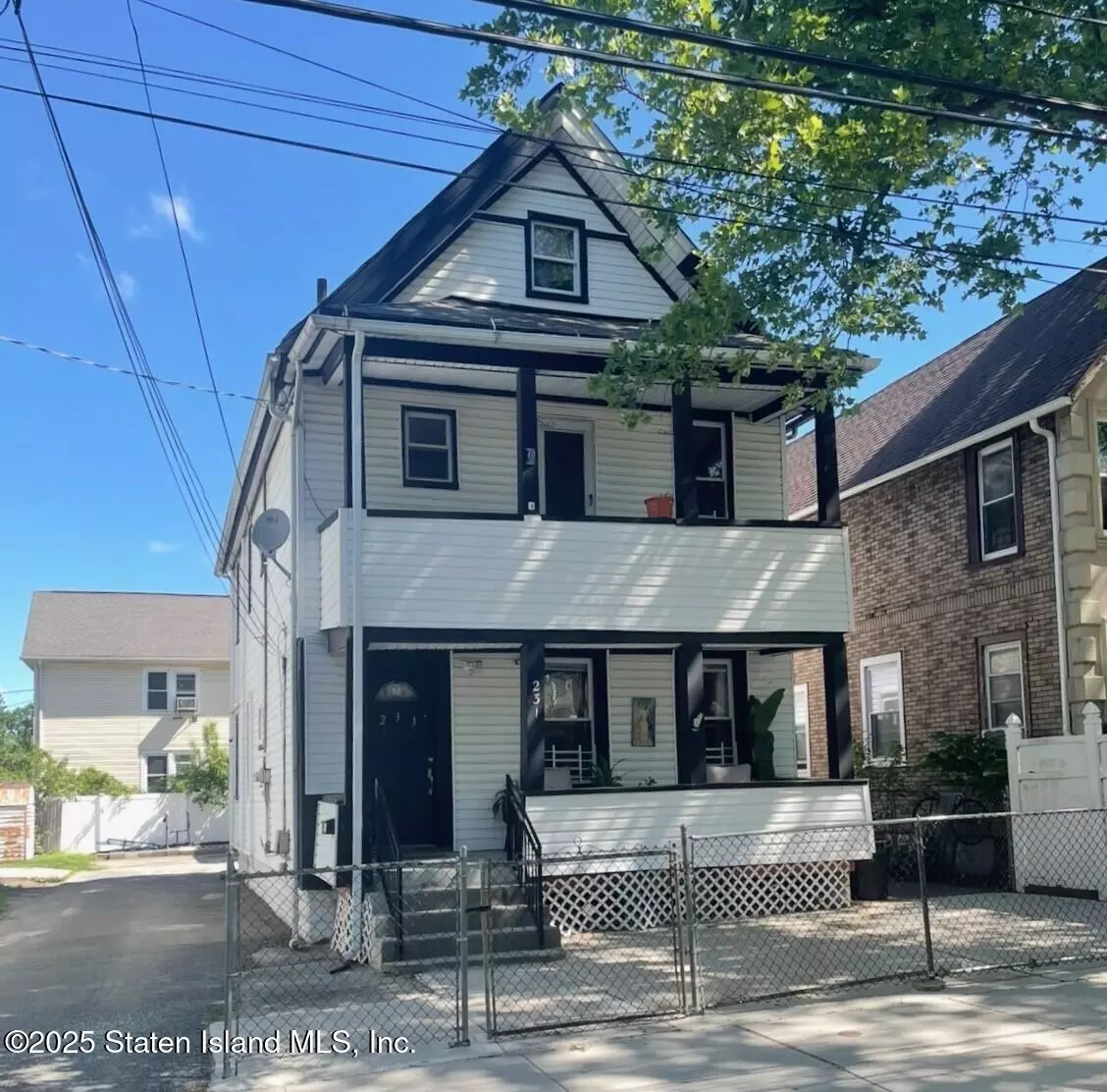 Staten Island, NY 10302,231 Charles AVE