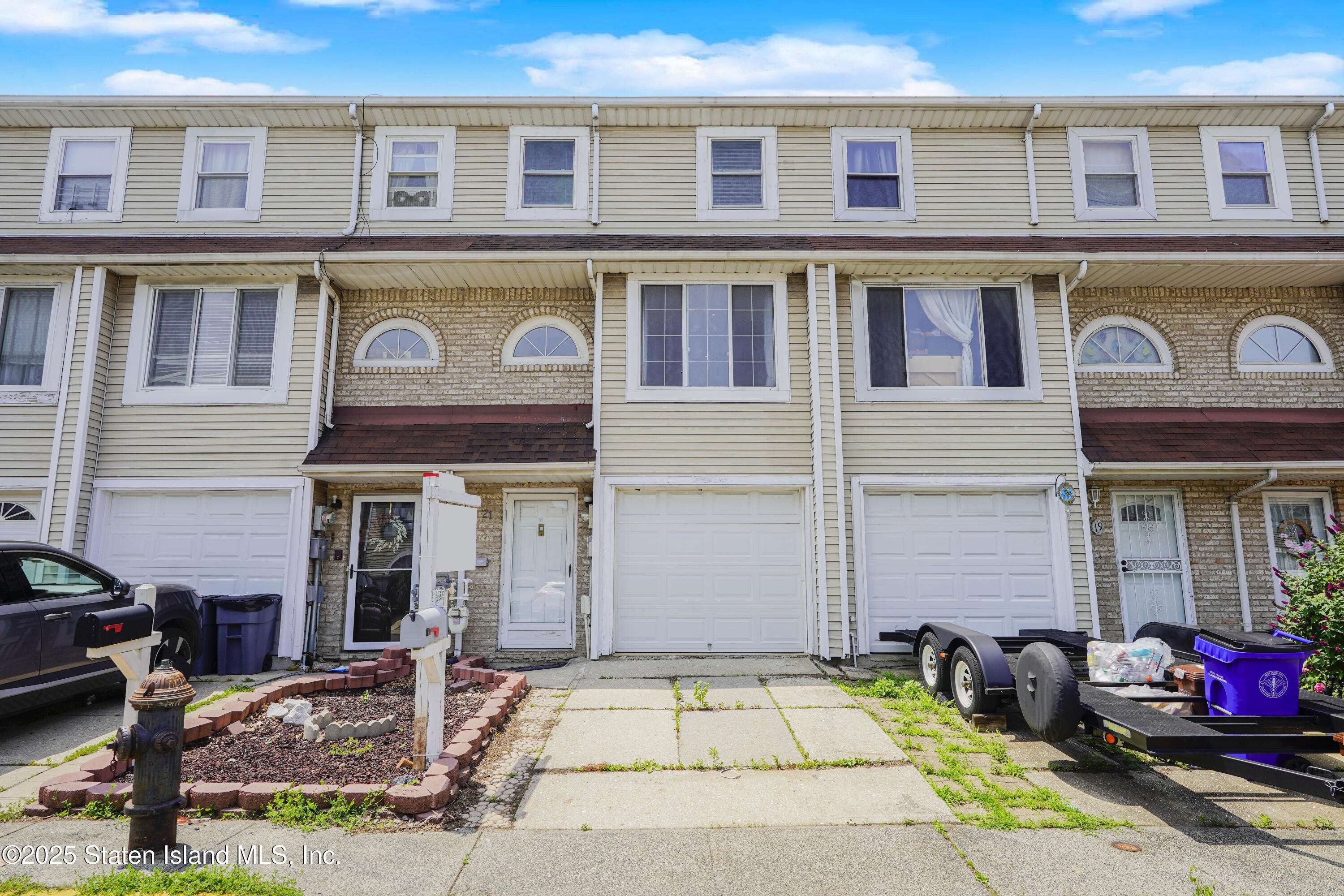 Staten Island, NY 10303,21 Carol PL