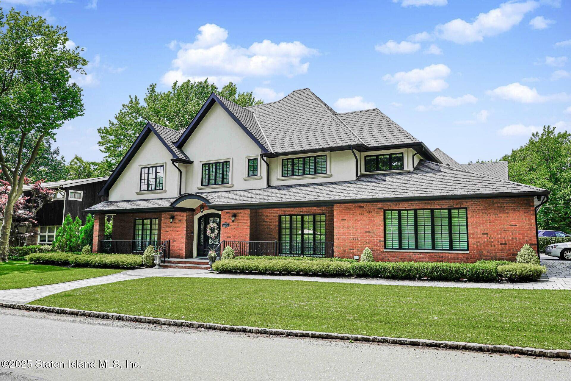 24 Benedict RD, Staten Island, NY 10304