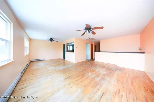 Staten Island, NY 10308,275 Katan AVE