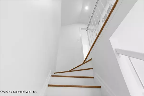 Staten Island, NY 10305,795 Father Capodanno Blvd