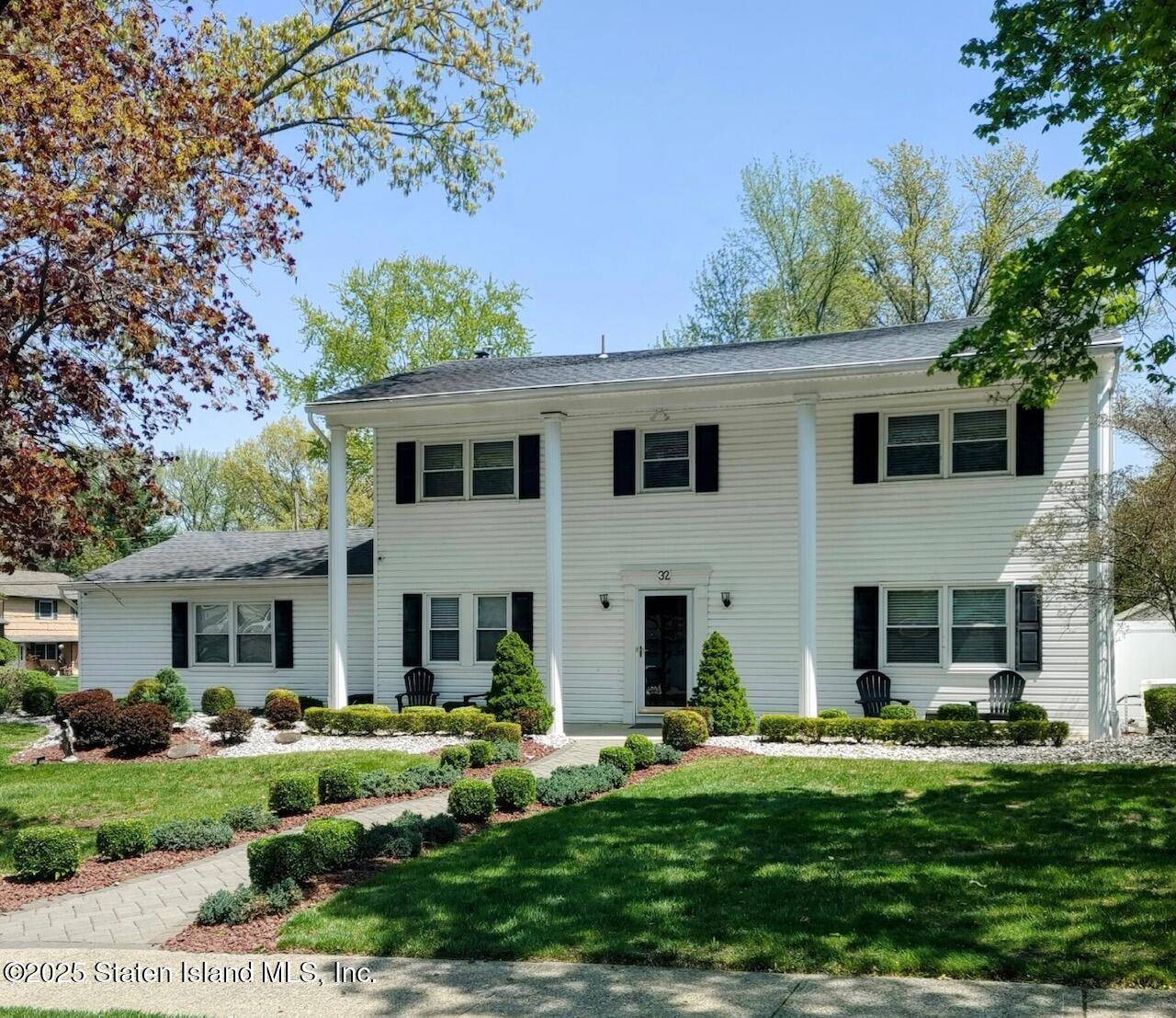 32 Millay RD, Morganville, NJ 07751