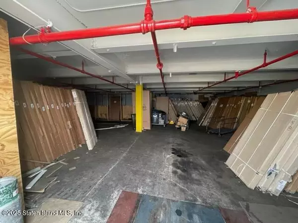 Staten Island, NY 10303,3111 Richmond TER #2