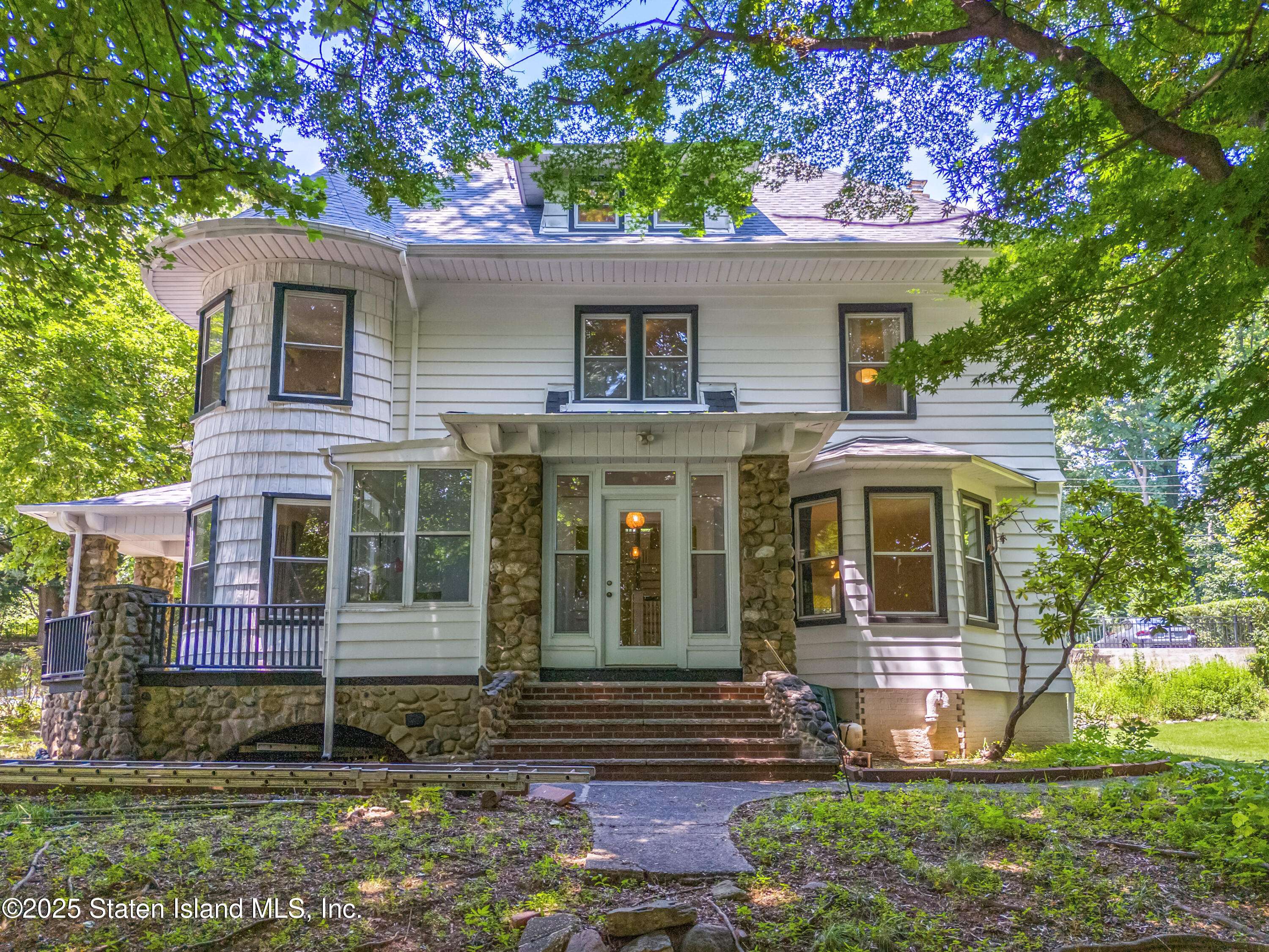 150 Douglas RD, Staten Island, NY 10304