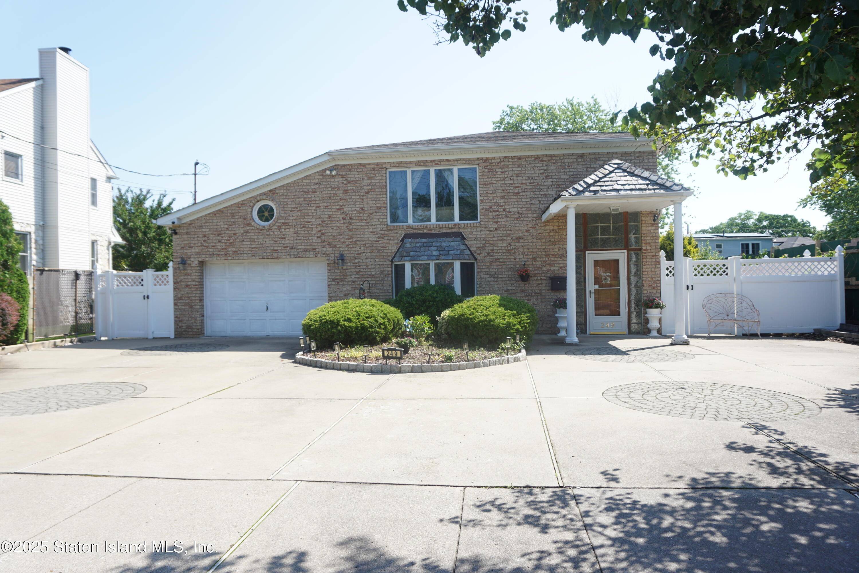 Staten Island, NY 10312,249 Ridgecrest AVE