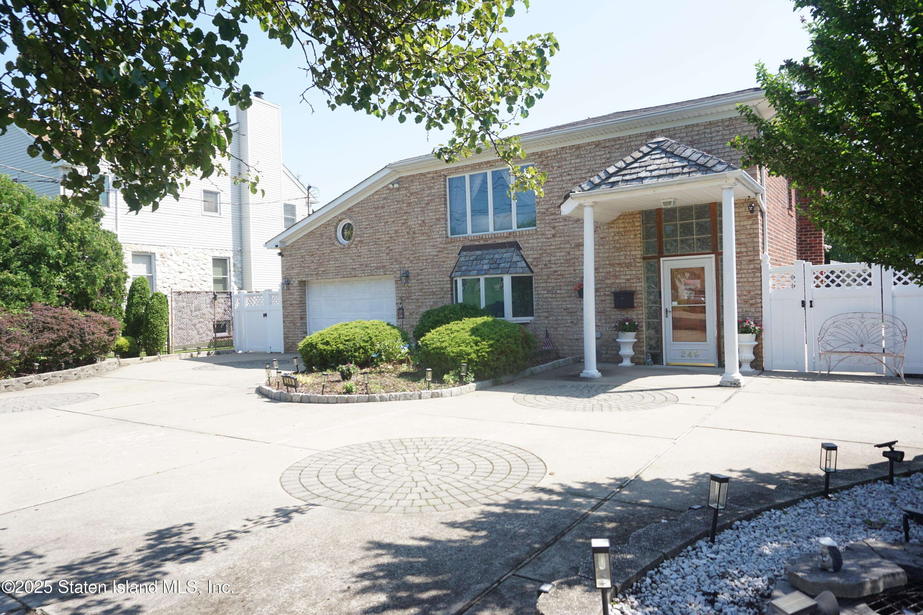 Staten Island, NY 10312,249 Ridgecrest AVE