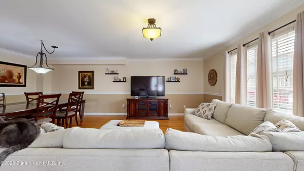 Staten Island, NY 10309,97 Crabtree AVE