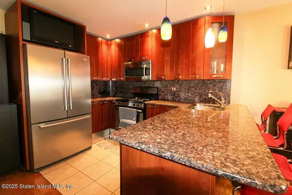 Staten Island, NY 10304,35 Stonegate DR