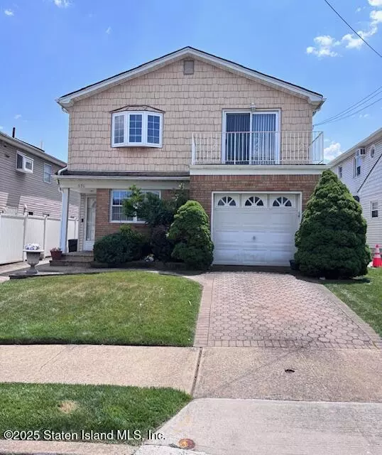 Staten Island, NY 10312,696 Katan AVE