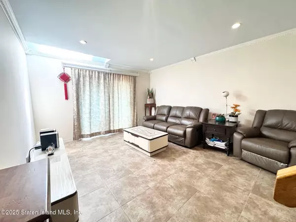 Staten Island, NY 10305,47 Savo LN