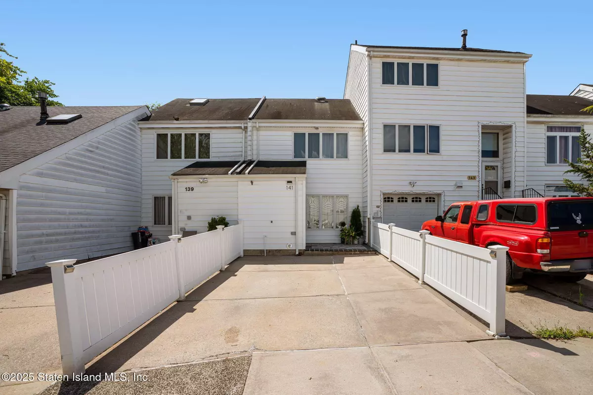 Staten Island, NY 10312,141 Hampton GN