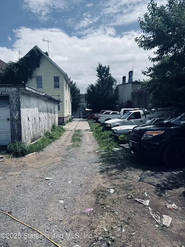 0 Barker ST, Staten Island, NY 10310