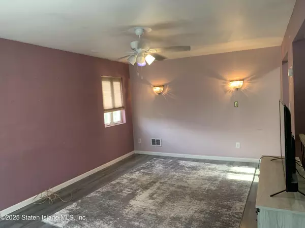 Staten Island, NY 10314,61 Comstock AVE