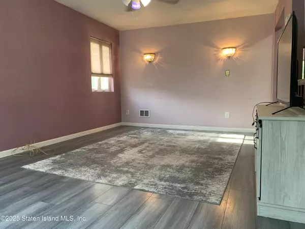 Staten Island, NY 10314,61 Comstock AVE