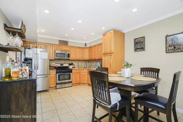 Staten Island, NY 10314,8 Mcdivitt AVE #A
