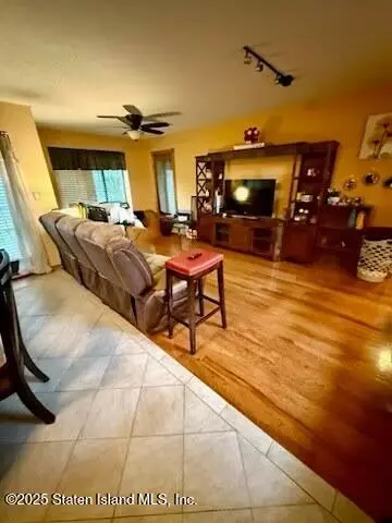 Staten Island, NY 10314,75 Essex DR #2d