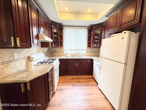 Staten Island, NY 10305,48 Macfarland AVE