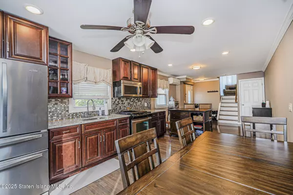Staten Island, NY 10314,418 Willow RD W