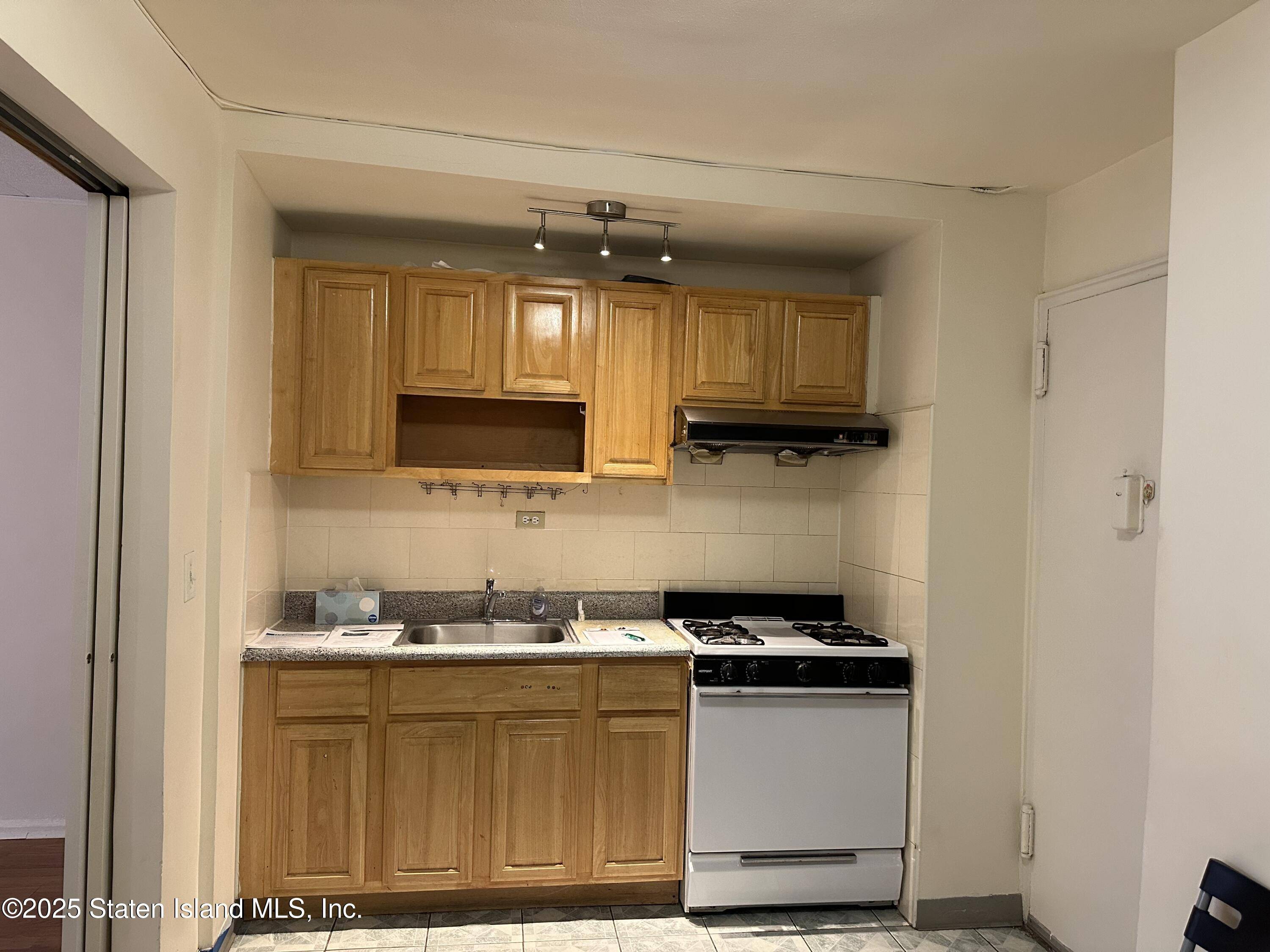 Brooklyn, NY 11230,345 Webster AVE #1-0