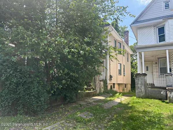 Staten Island, NY 10301,184-186 Beechwood Avenue