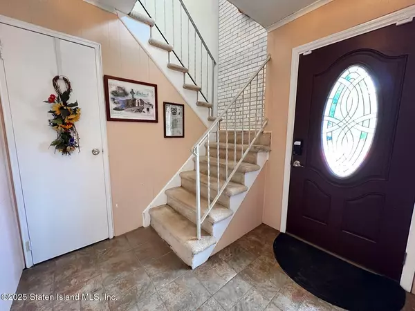 Staten Island, NY 10314,140 Regis DR