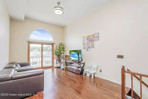 Staten Island, NY 10305,429 Hylan BLVD