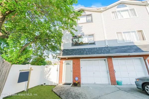 31 Charles PL, Staten Island, NY 10303