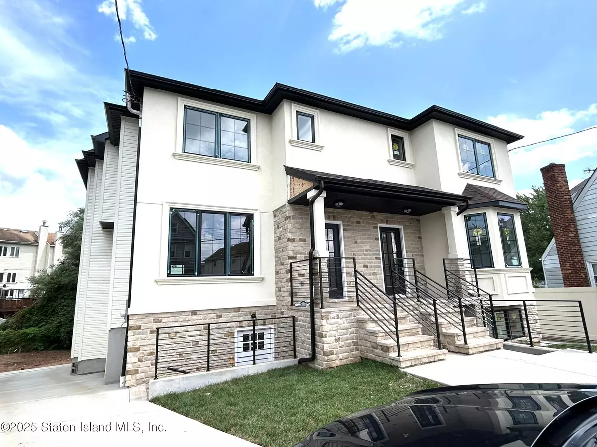 Staten Island, NY 10305,23 Marie ST