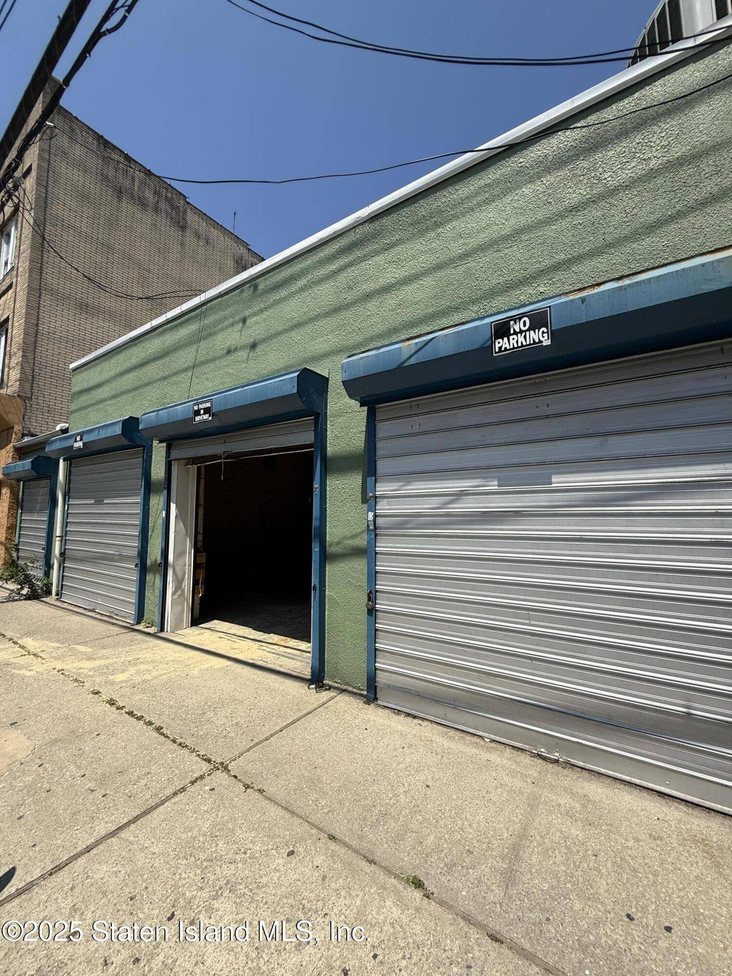 1090 Bay ST, Staten Island, NY 10305