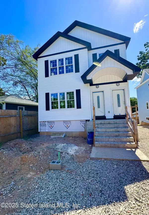 Staten Island, NY 10312,552 Drumgoole RD E