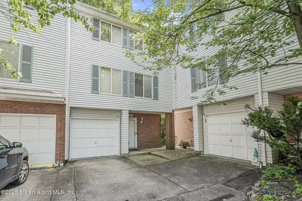 Staten Island, NY 10312,162 Ilyssa WAY