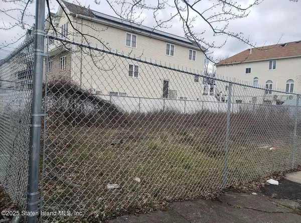19 Hempstead AVE, Staten Island, NY 10306