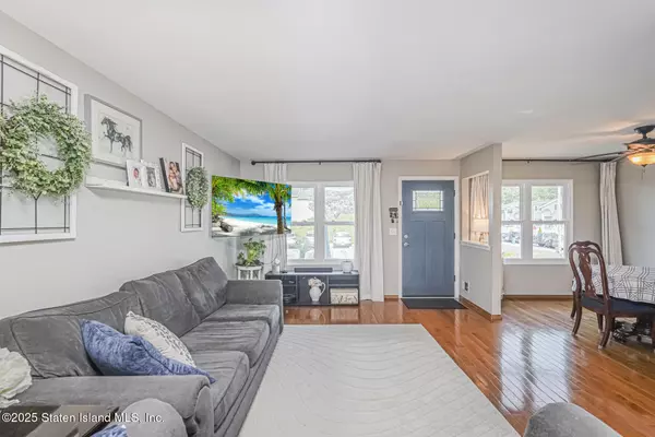 Staten Island, NY 10307,57 Sunset LN