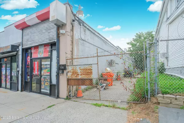 Staten Island, NY 10302,163 Port Richmond AVE