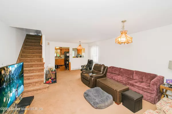 Staten Island, NY 10306,326 Chesterton AVE