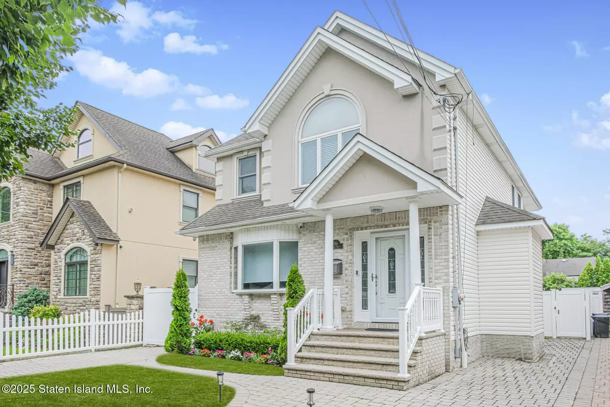 Staten Island, NY 10312,158 Kingdom AVE