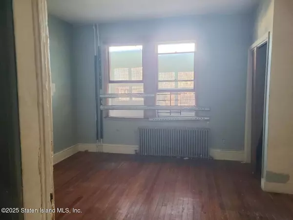 Staten Island, NY 10301,118 Hendricks AVE