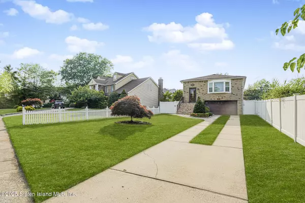 Staten Island, NY 10312,875 Woodrow RD