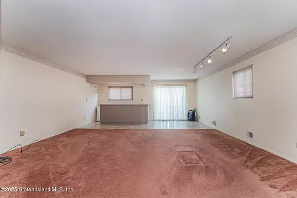 Staten Island, NY 10312,68 Gold AVE