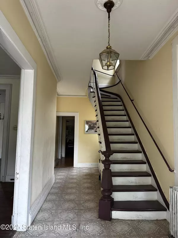 Staten Island, NY 10310,188 Davis AVE