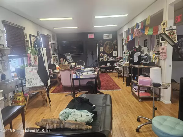 4089 Victory BLVD, Staten Island, NY 10314