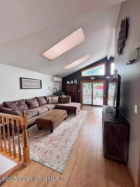 Staten Island, NY 10308,166 Genesee AVE