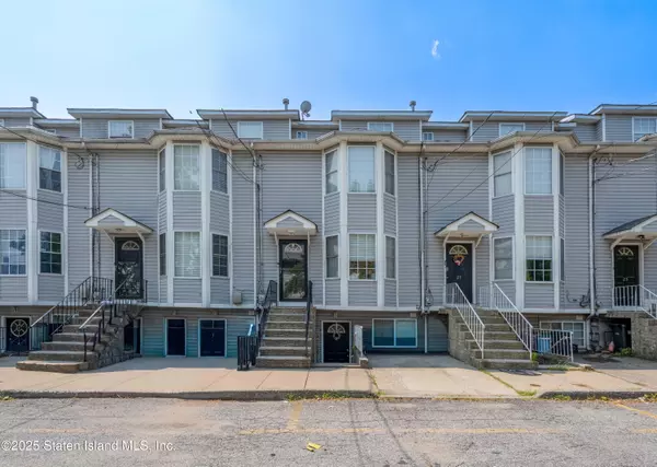 19 Laguna LN, Staten Island, NY 10303