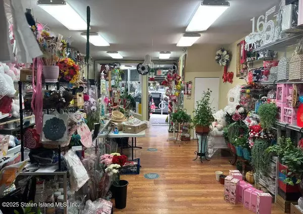 Staten Island, NY 10301,96 Victory BLVD
