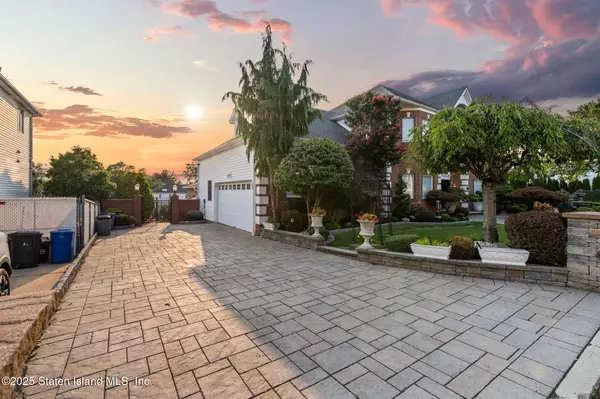 Staten Island, NY 10309,28 Hallister ST